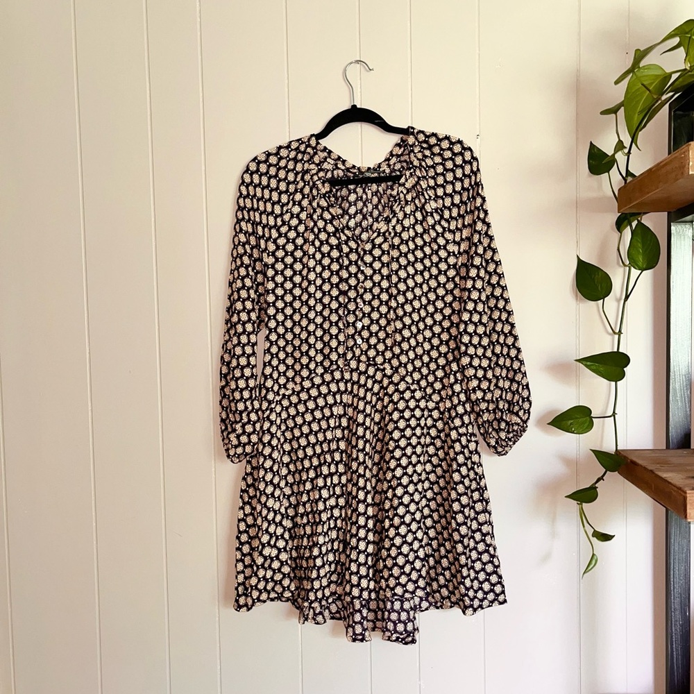 Elegant Black and White Patterned Long Sleeve Dress
